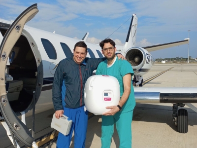 Γιατροί του Ωνασείου κατά τη διάρκεια της πρώτης μεταφοράς μοσχεύματος καρδιάς με τη νέα υπερσύγχρονη συσκευή