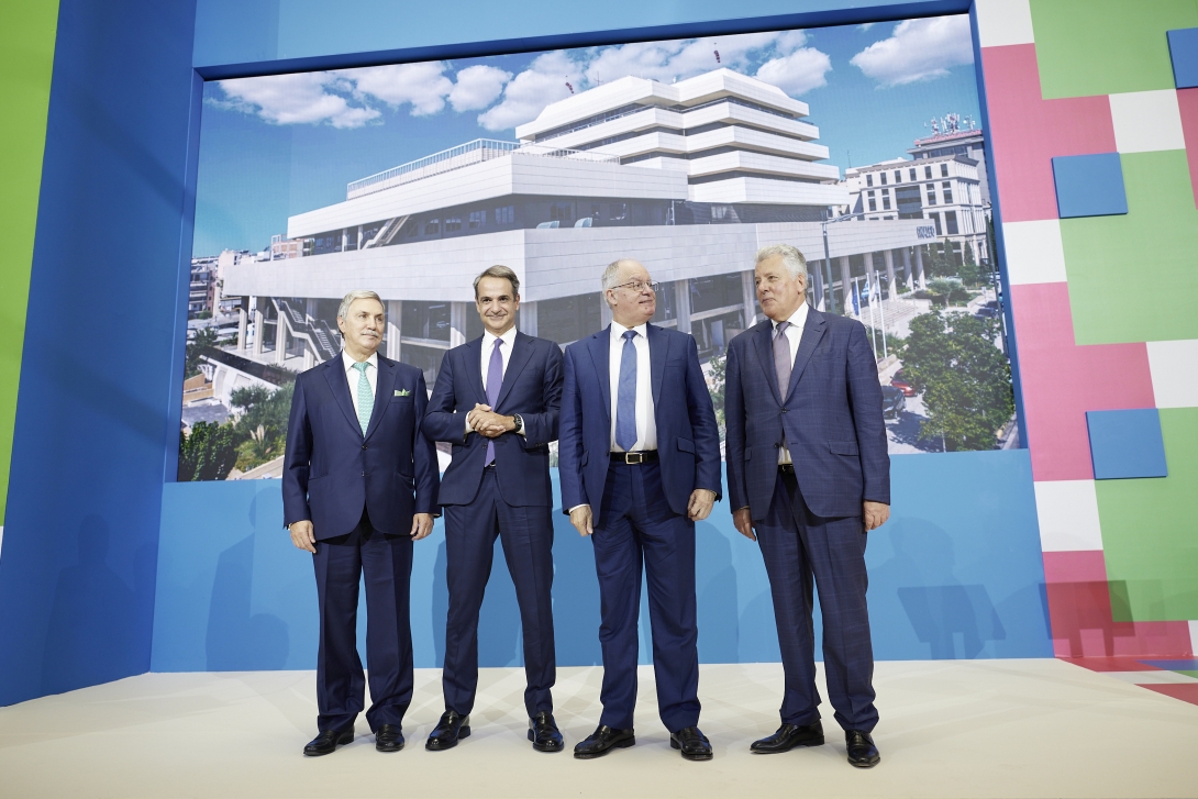 Από αριστερά, ο Πρόεδρος του Ιδρύματος Ωνάση, κ. Αντώνης Σ. Παπαδημητρίου, ο Πρωθυπουργός κ. Κυριάκος Μητσοτάκης, ο Πρόεδρος της Δημοκρατίας, κ. Κωνσταντίνος Τασούλας, και ο Πρόεδρος του Ωνάσειου Νοσοκομείου, Καθηγητής κ. Ιωάννης Μπολέτης.